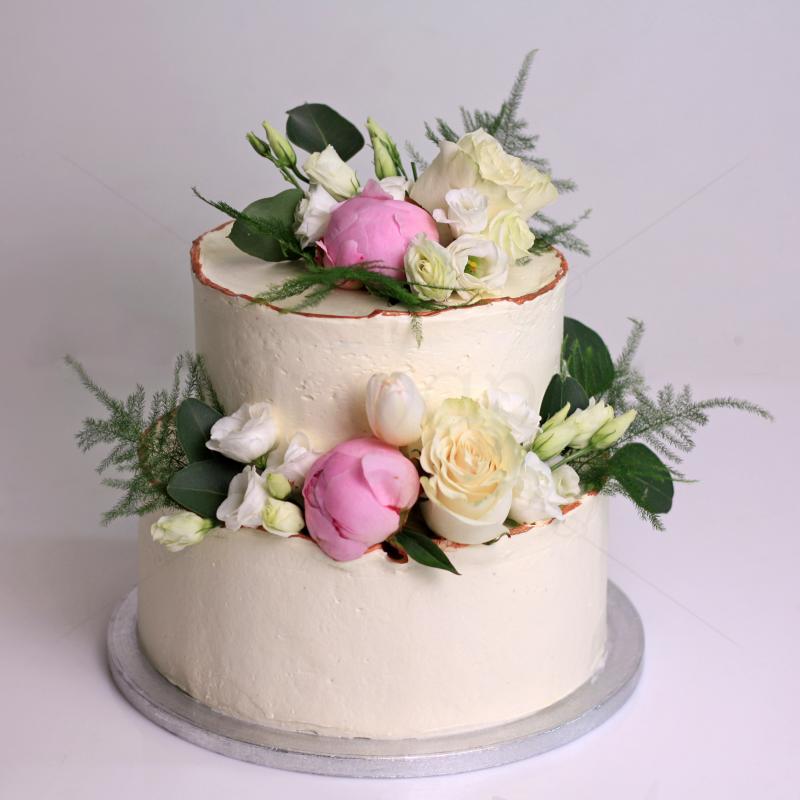 Tort Nunta Elegant cu Flori Naturale