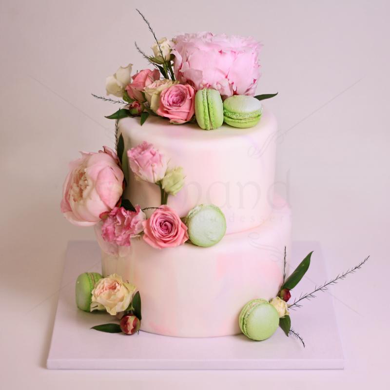 Tort personalizat Flori Naturale si Macarons