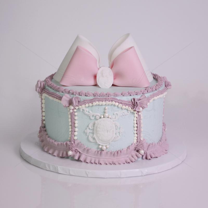 Tort Personalizat in Frosting - Bridgerton