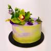 Tort personalizat elegant cu flori naturale
