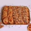Platou romburi cu seminte, biscuitii cu boia, patrunjel si telemea