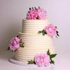 Tort Personalizat Alb cu Flori Naturale