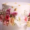 Tort personalizat Flori Elegante si Foita de Aur in Frosting-2