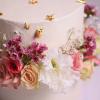 Tort personalizat Flori Elegante si Foita de Aur in Frosting-3