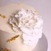 Tort personalizat Elegant cu Aur Comestibil in Frosting-2